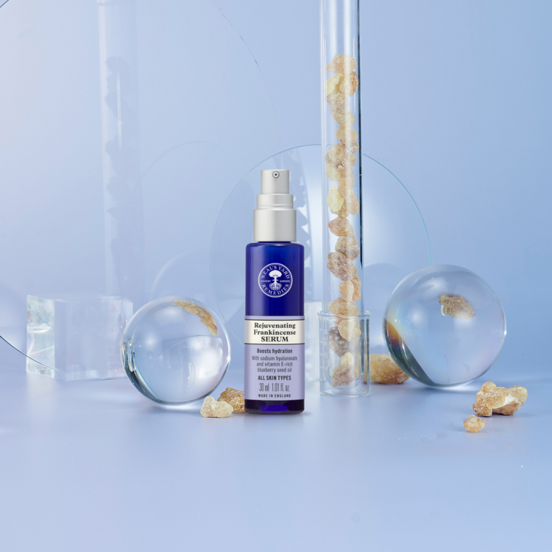 Neal's Yard Remedies - Verjüngendes Weihrauch-Gesichtsserum - 30 ml