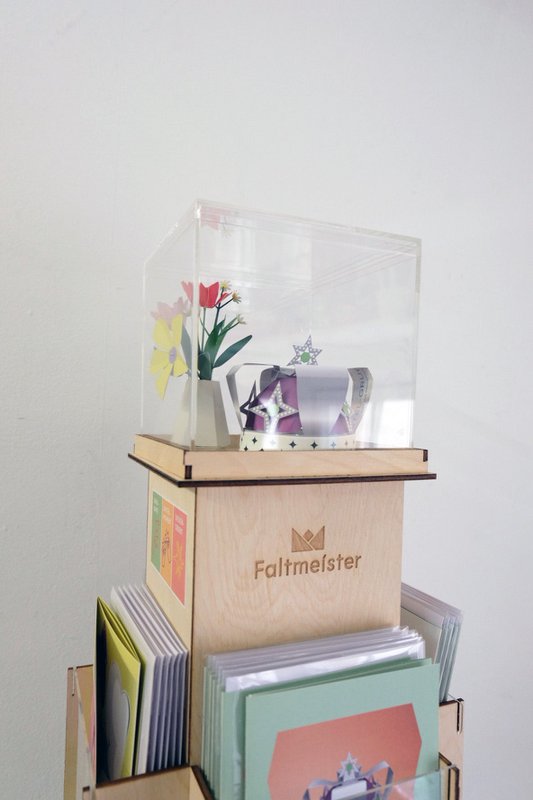 Faltmeister POS Display - Holzdrehständer Gross