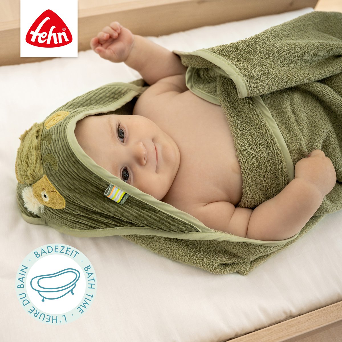 Hooded bath towel chameleon