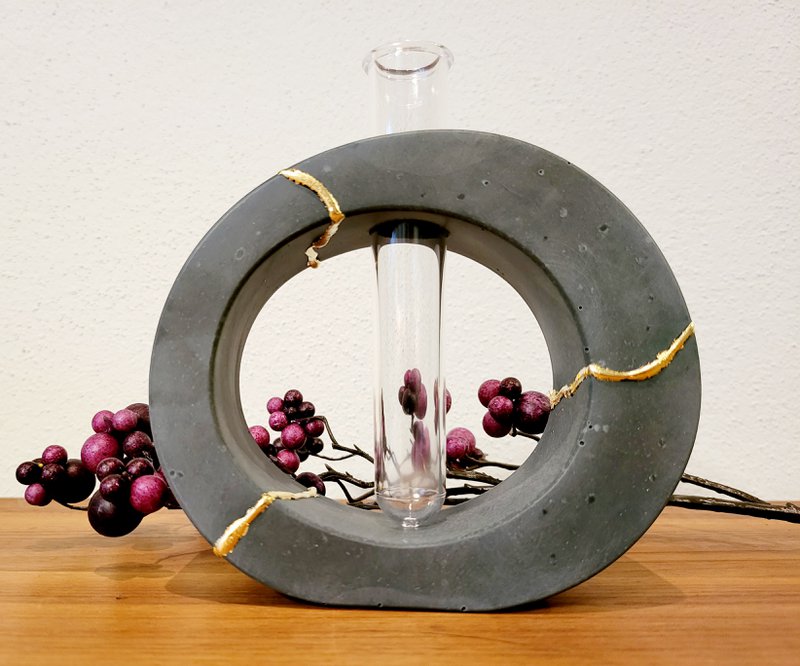 Kintsugi Style Hydroflow Vase