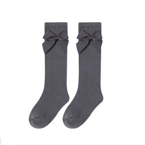 Dunkelgraue hohe Mädchensocken mit Schleife