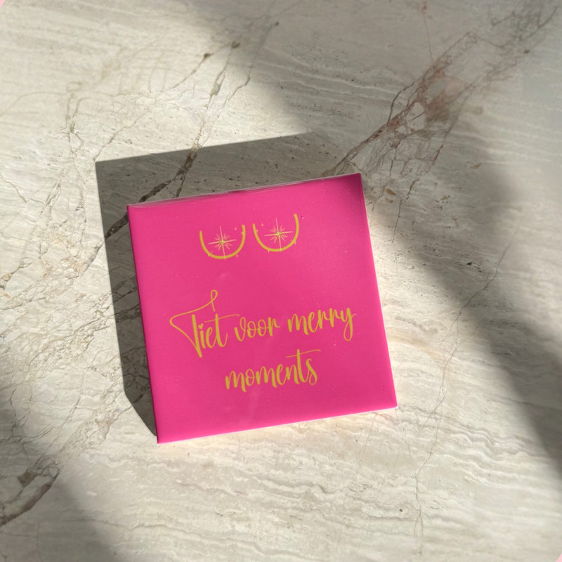 Tile – Titten für fröhliche Momente
