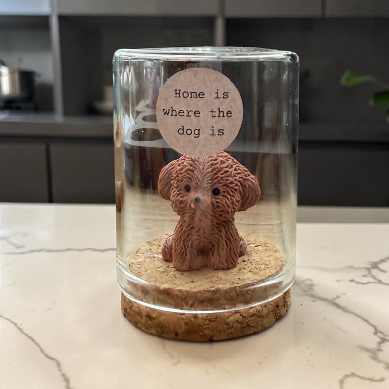 Labradoodle in stolp Home is where the dog is