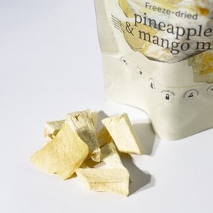 Gefriergetrocknete Ananas-Mango-Mischung (aus frischen reifen Früchten)