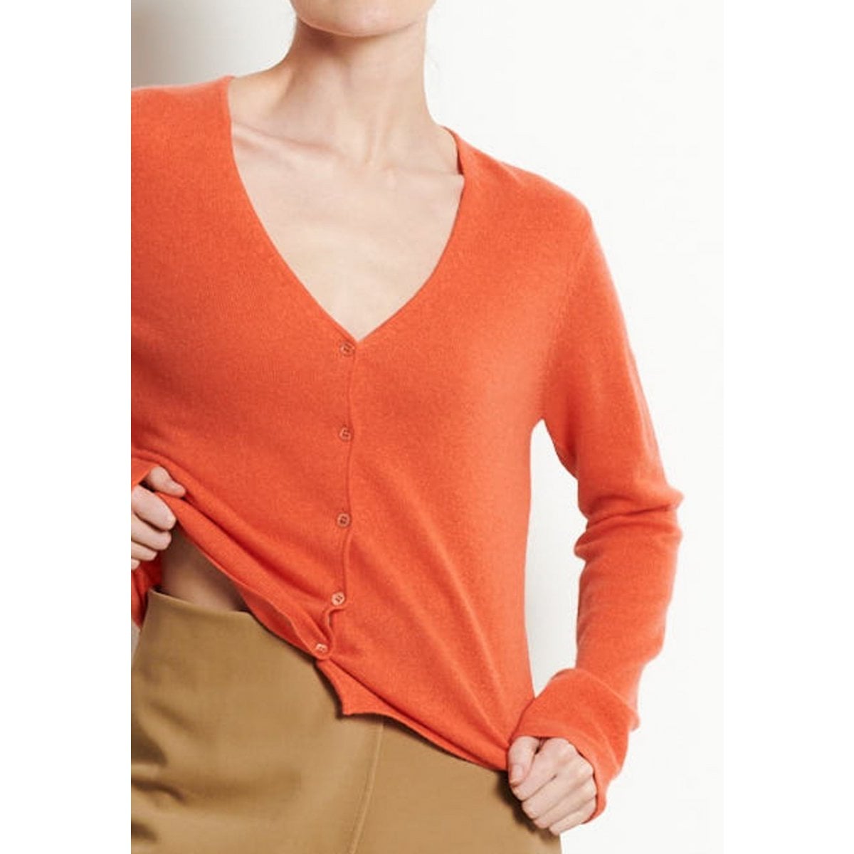LILLY 7 Cárdigan ajustado con cuello de pico y cachemira mandarina