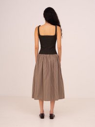 Robe mi-longue à carreaux marron avec corsage contrasté Rove