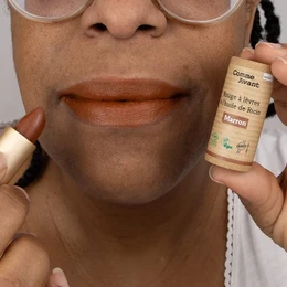 Organic lipstick with castor oil