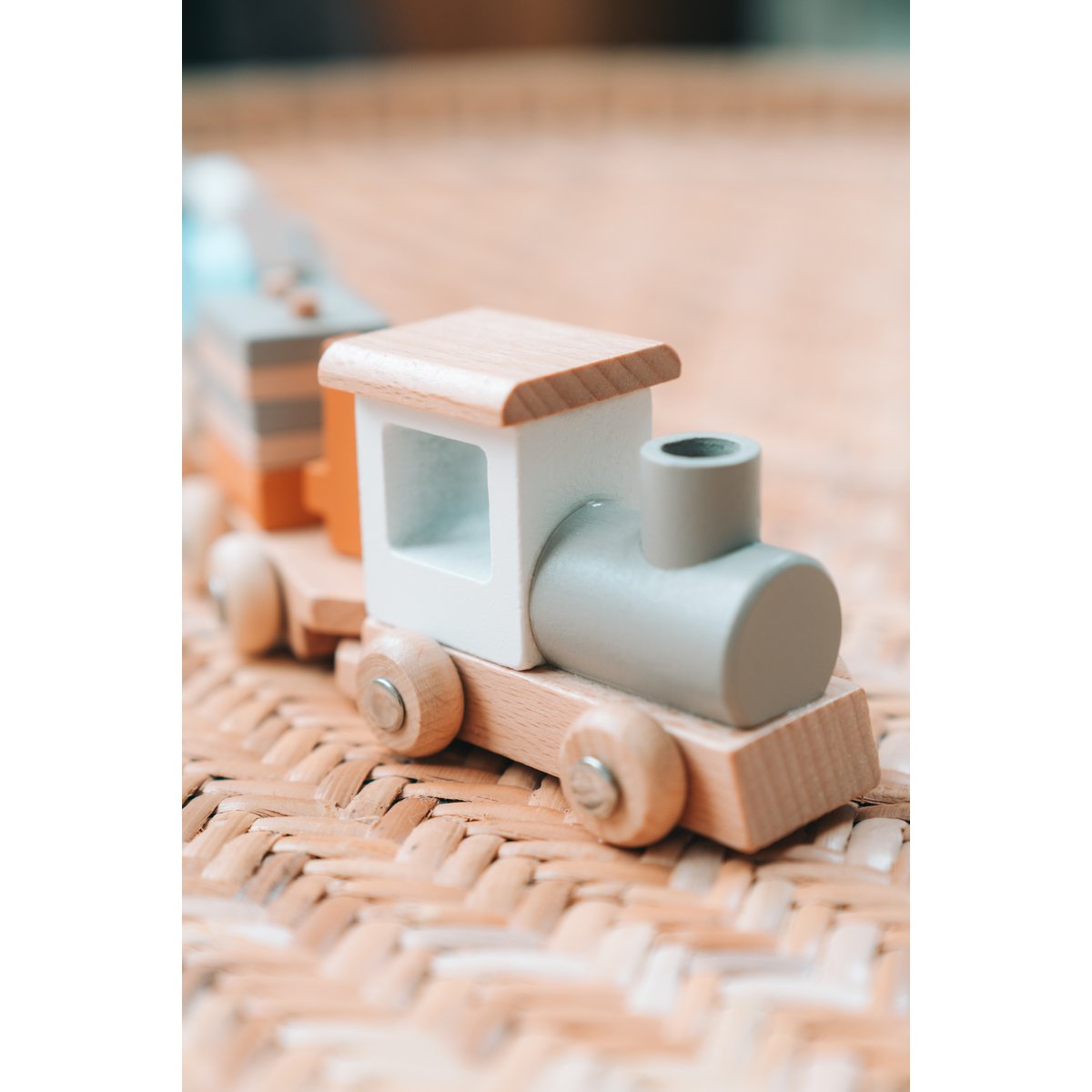 KIAN Family: Wooden locomotive with building blocks