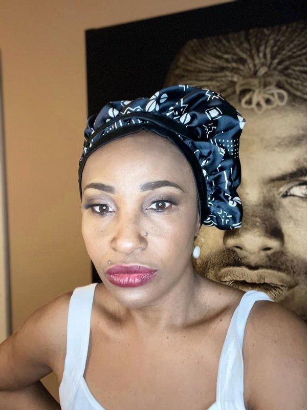 Mama Theresa's Satin Sleeping Cap per Afro -Locken - Polka Dot Bogolan Print