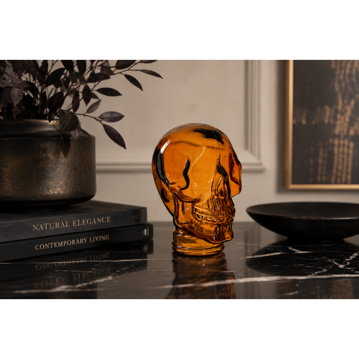 Deko-Totenkopf aus orangefarbenem Recyclingglas H27x19x15