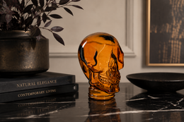 Deko-Totenkopf aus orangefarbenem Recyclingglas H27x19x15