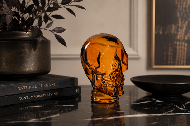 Deko-Totenkopf aus orangefarbenem Recyclingglas H27x19x15