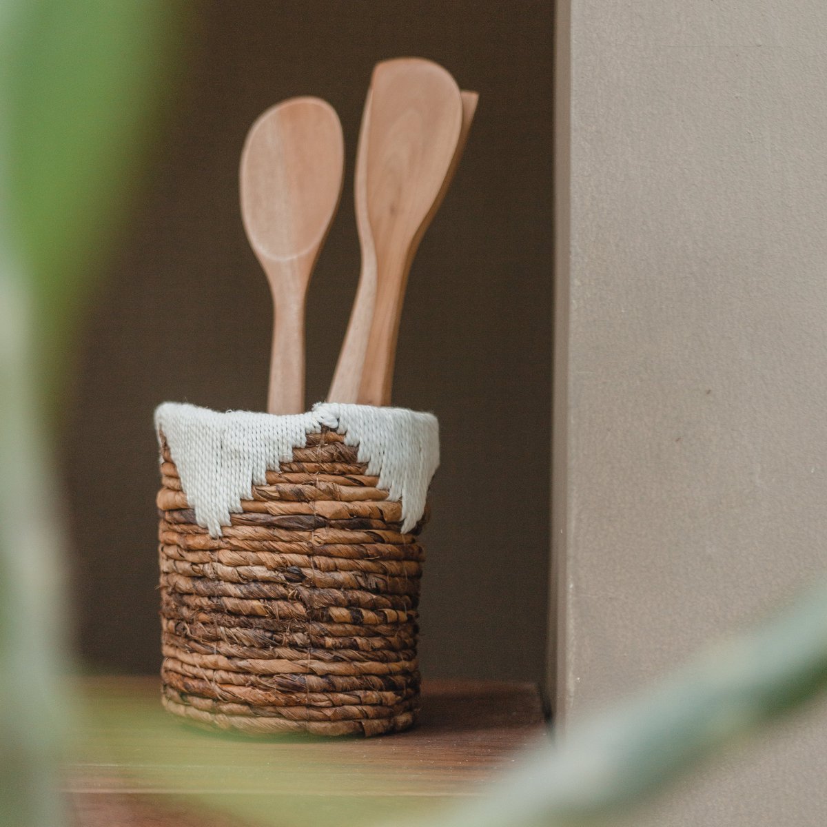 Lille søgræskurv MENIK | Plantekurv | Vævet Boho kurv | Plantekasse | Rund blomsterkurv | Macrame kurv