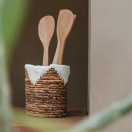 Mały kosz z trawy morskiej MENIK | Kosz Roślin | Tkany kosz Boho | Sadzarka | Okrągły kosz kwiatów | Kosz makramy