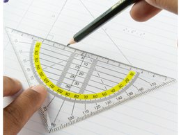 Geometri trekant plast 14 cm 45 grader