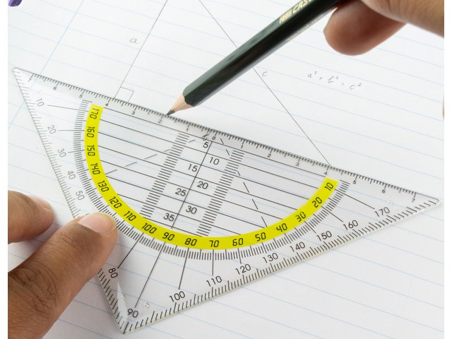 Geometri trekant plast 14 cm 45 grader