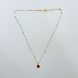Collana in oro con perline smaltate bianche
