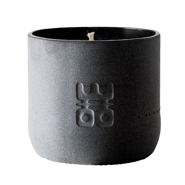 WOO Duurzame Geurkaars | Upcycled Waterfles | Mat Zwart | 60 uur brandtijd