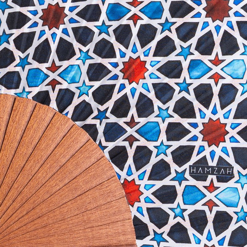 Ventilador de seda y madera multicolor inspirado en el arte islámico