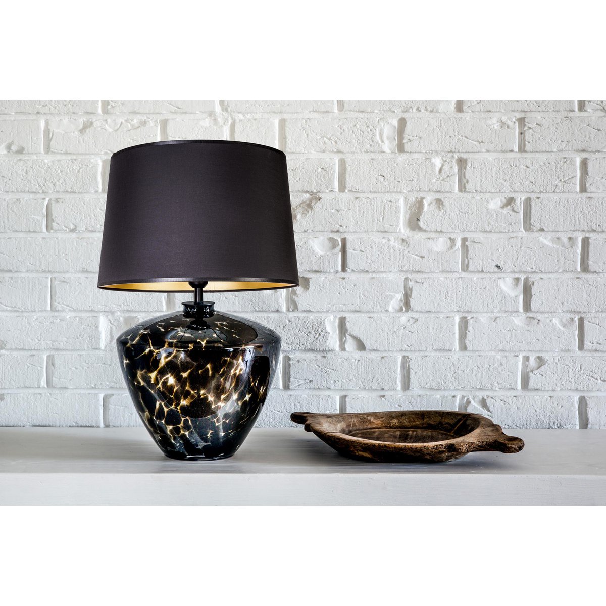Bordlampe af glas, pæreformet, stor, plettet med sort lampeskærm