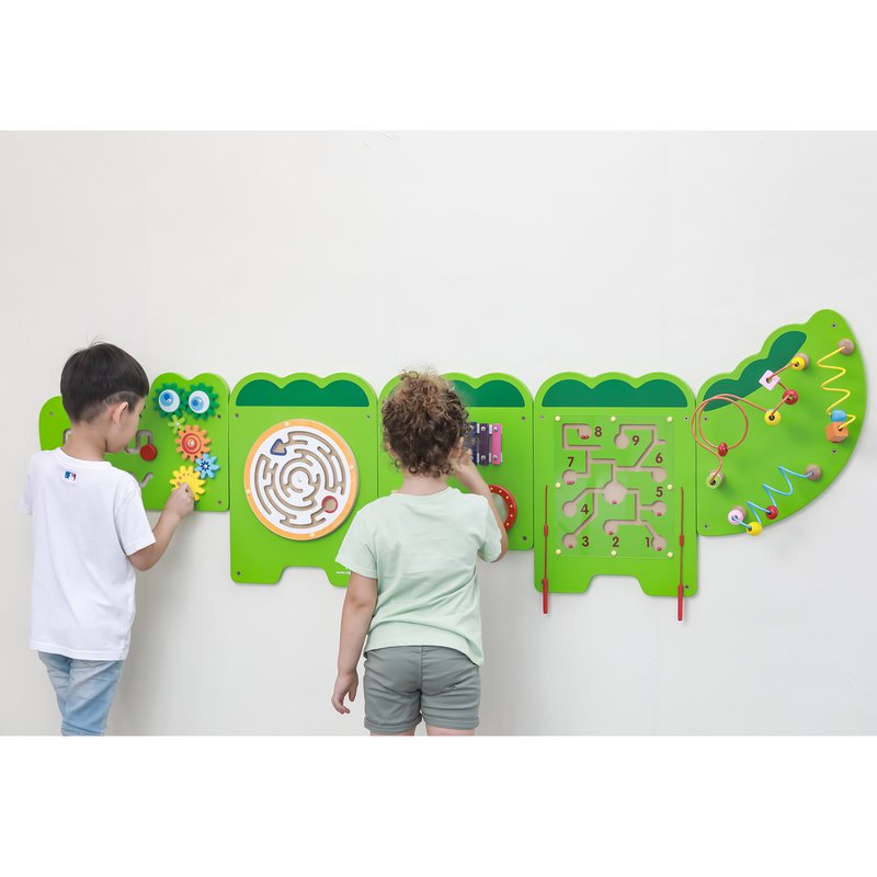 Wall-wall game - Crocodile