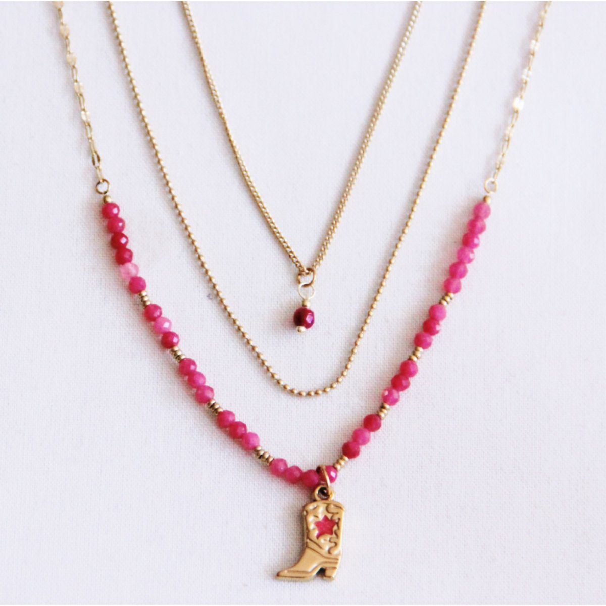 Driedubbele ketting met cowboylaars en facetten - roze