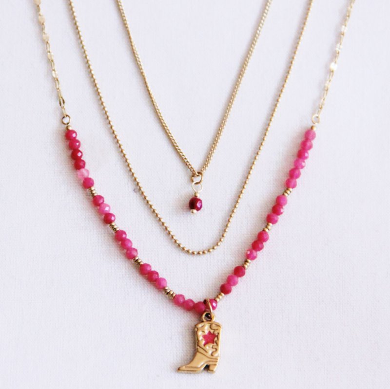 Driedubbele ketting met cowboylaars en facetten - roze