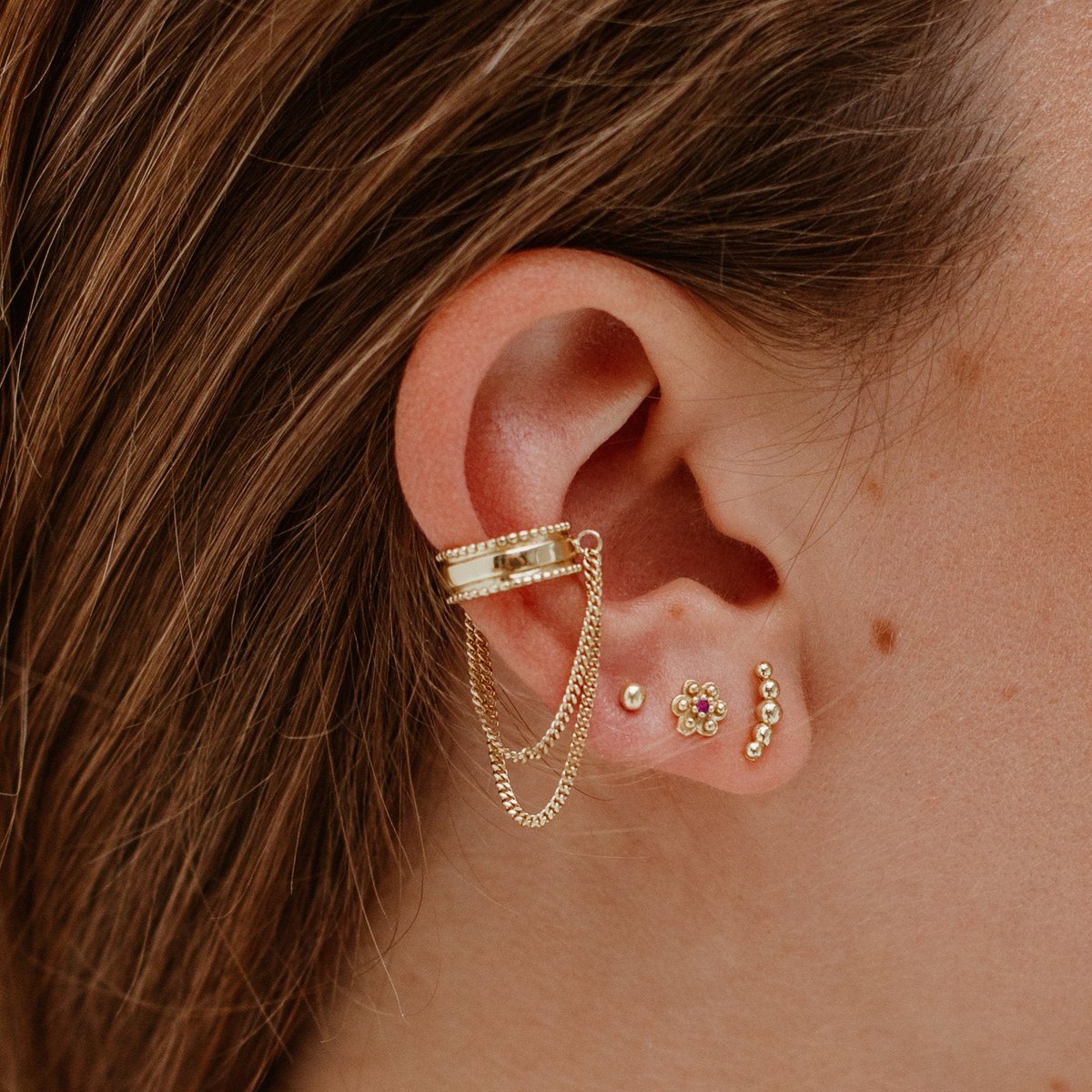 Stud flower ruby goud
