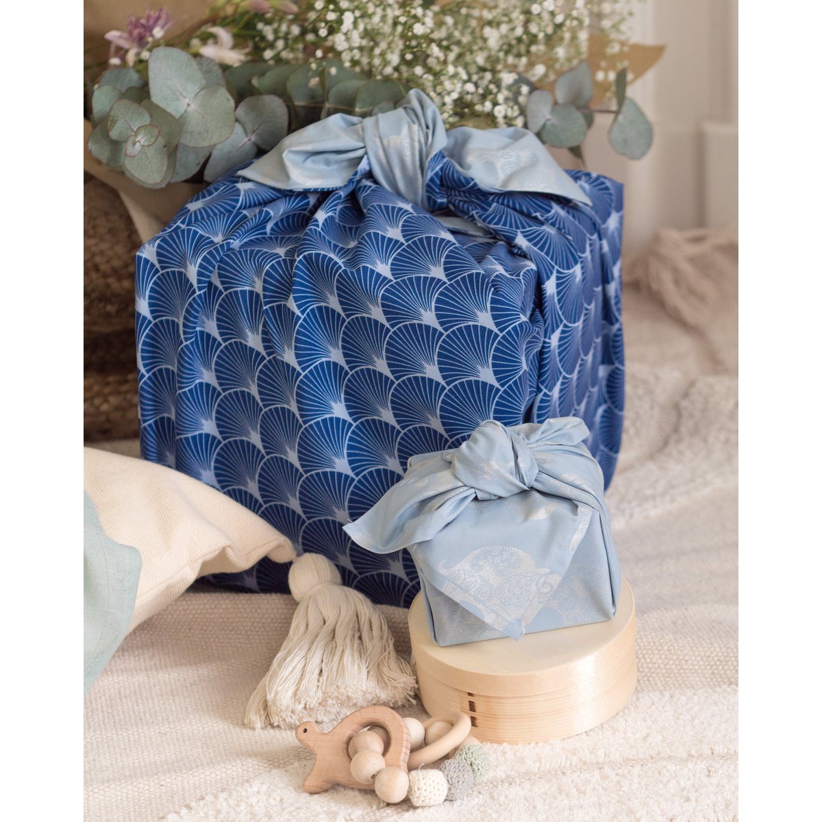 Furoshiki Gavepapir Sky Elephants & Indigo Fans Stofgaveindpakning - Dobbeltsidet (vendbar)
