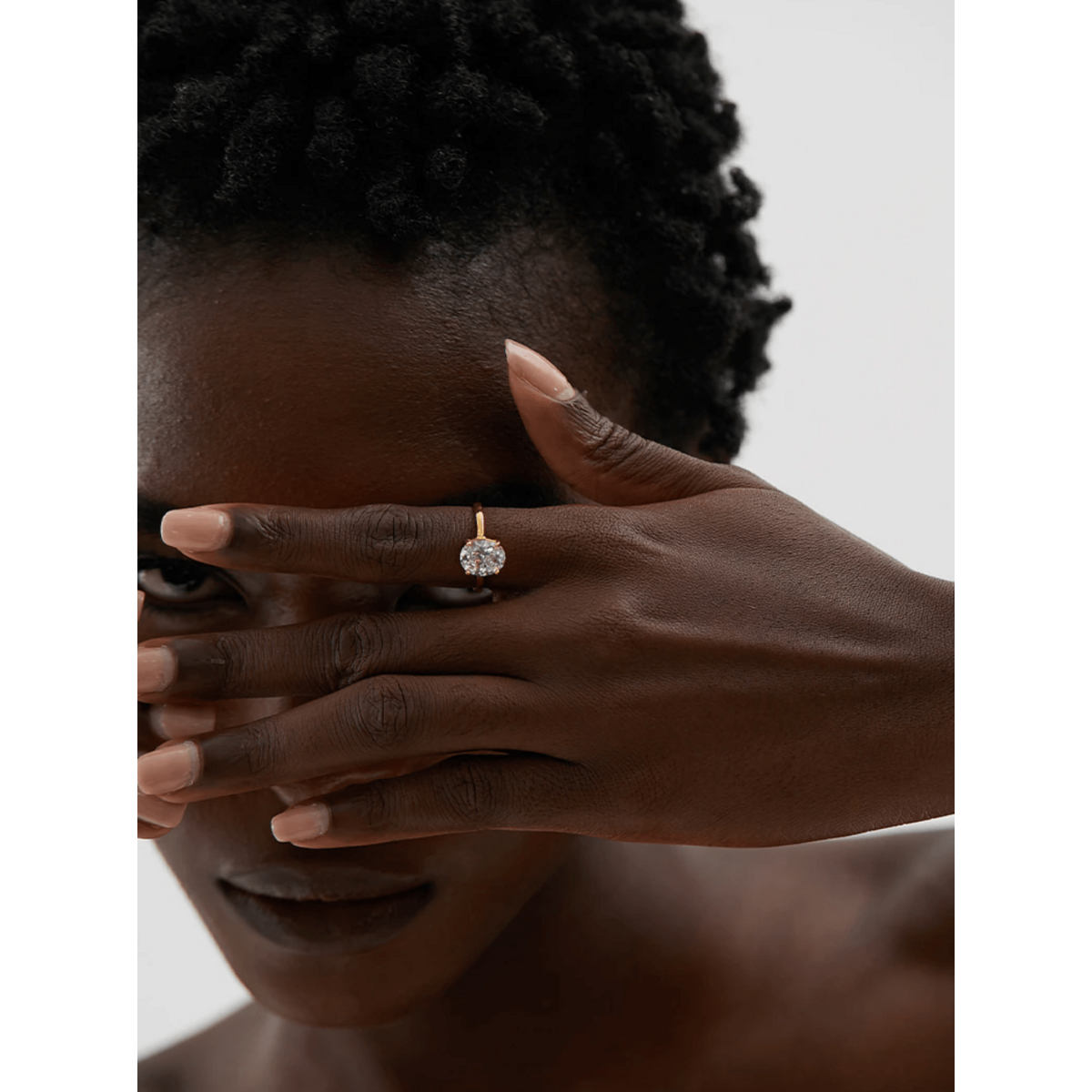 Tabby - Solitaire jubilæums ring i krystalguld