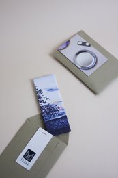 Magnetic brooch with a traditional Japanese Kakemono design featuring a snowy landscape in shades of blue.