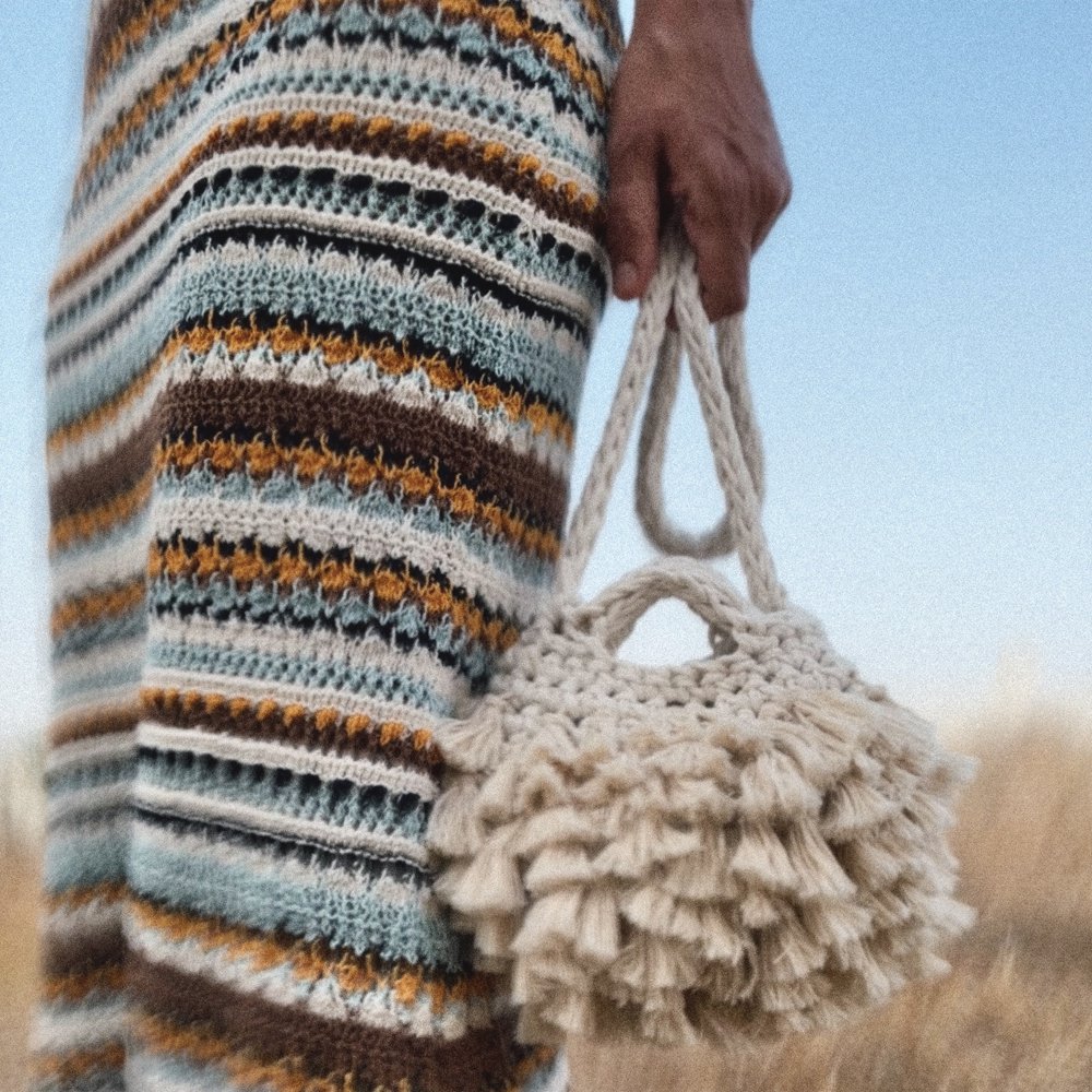 "Pebble Tassel" haakkoppeling met crossbody -band beige