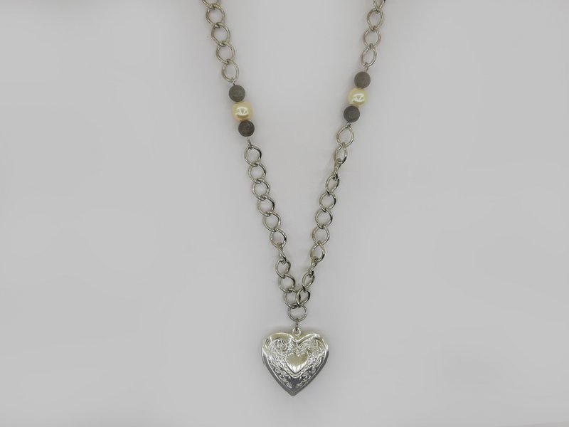 %23112 Collar vintage de perlas con medallón y piedra preciosa labradorita