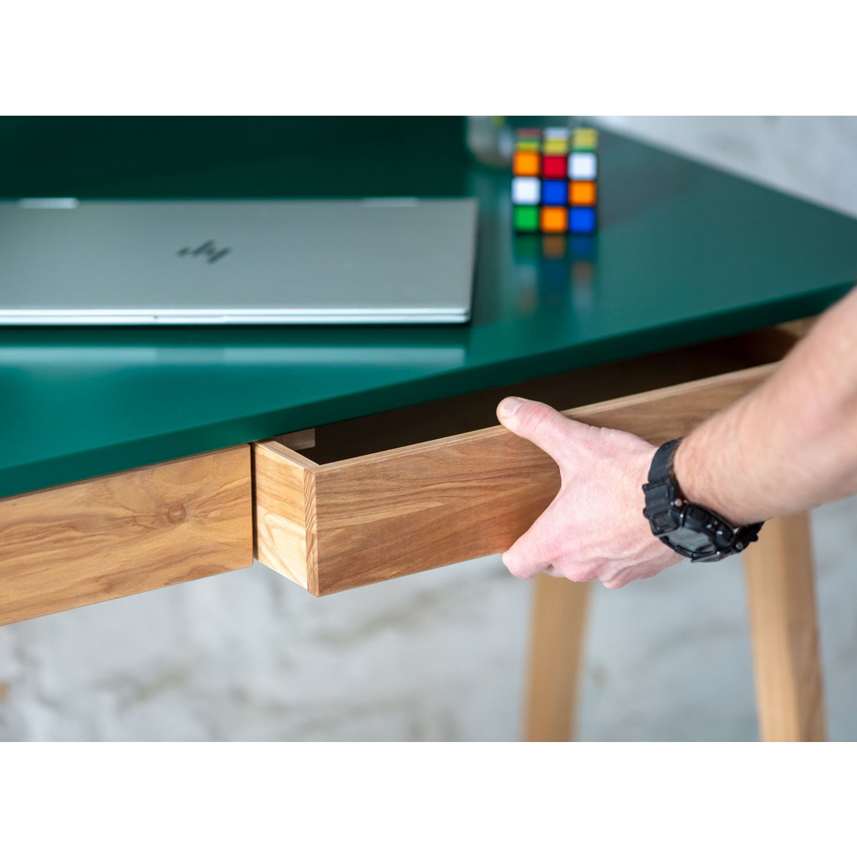 LUKA L-Shaped Desk Left/Right Handed 135x85cm