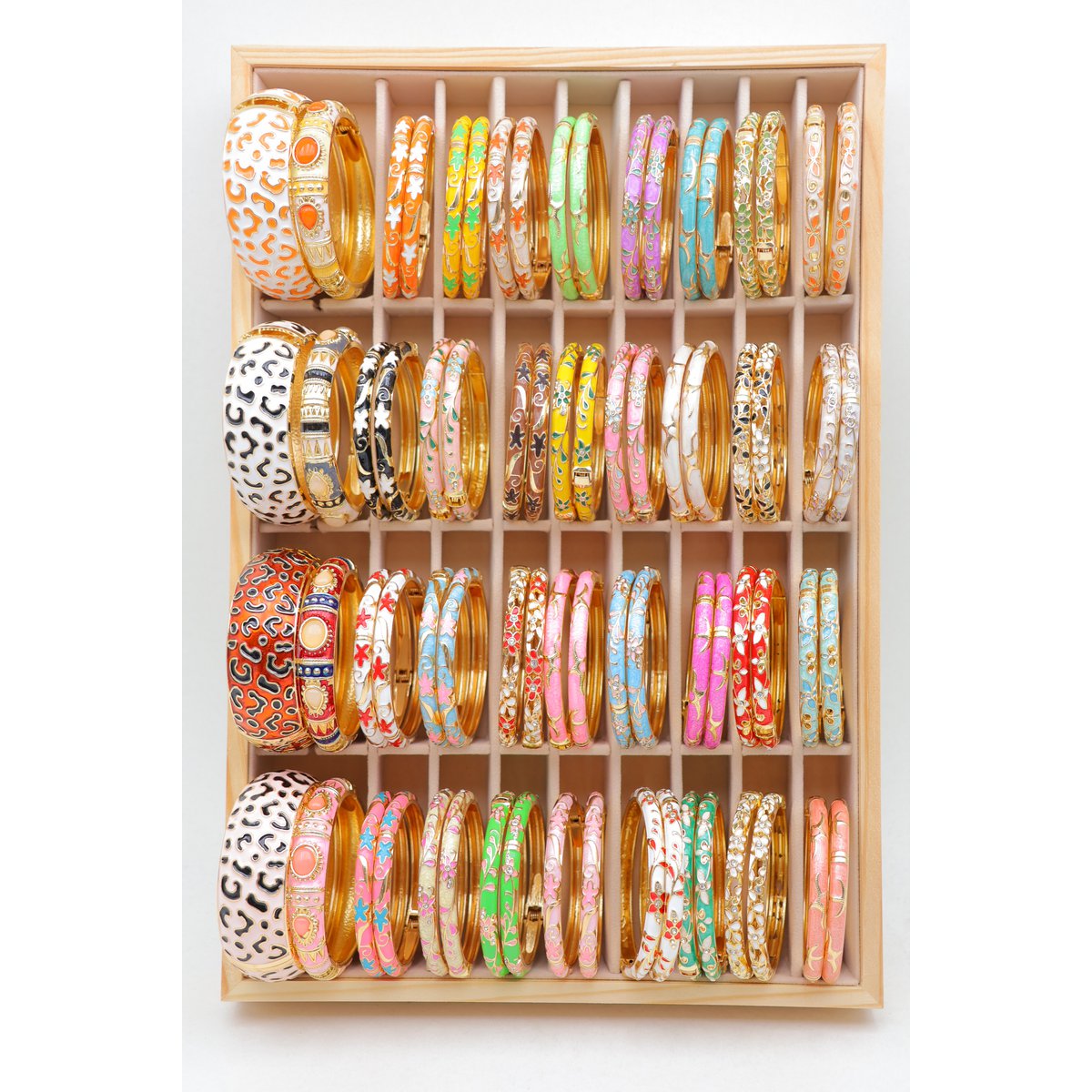 Veel van 72 armbanden jonc thailandais sur presentoir