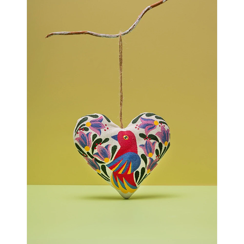 Vanilla heart with a pink bird