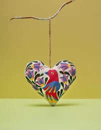 Vanilla heart with a pink bird