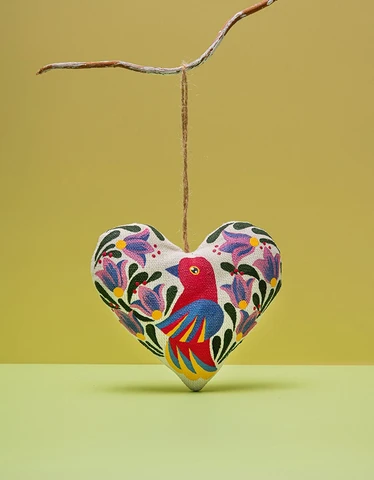 Vanilla heart with a pink bird
