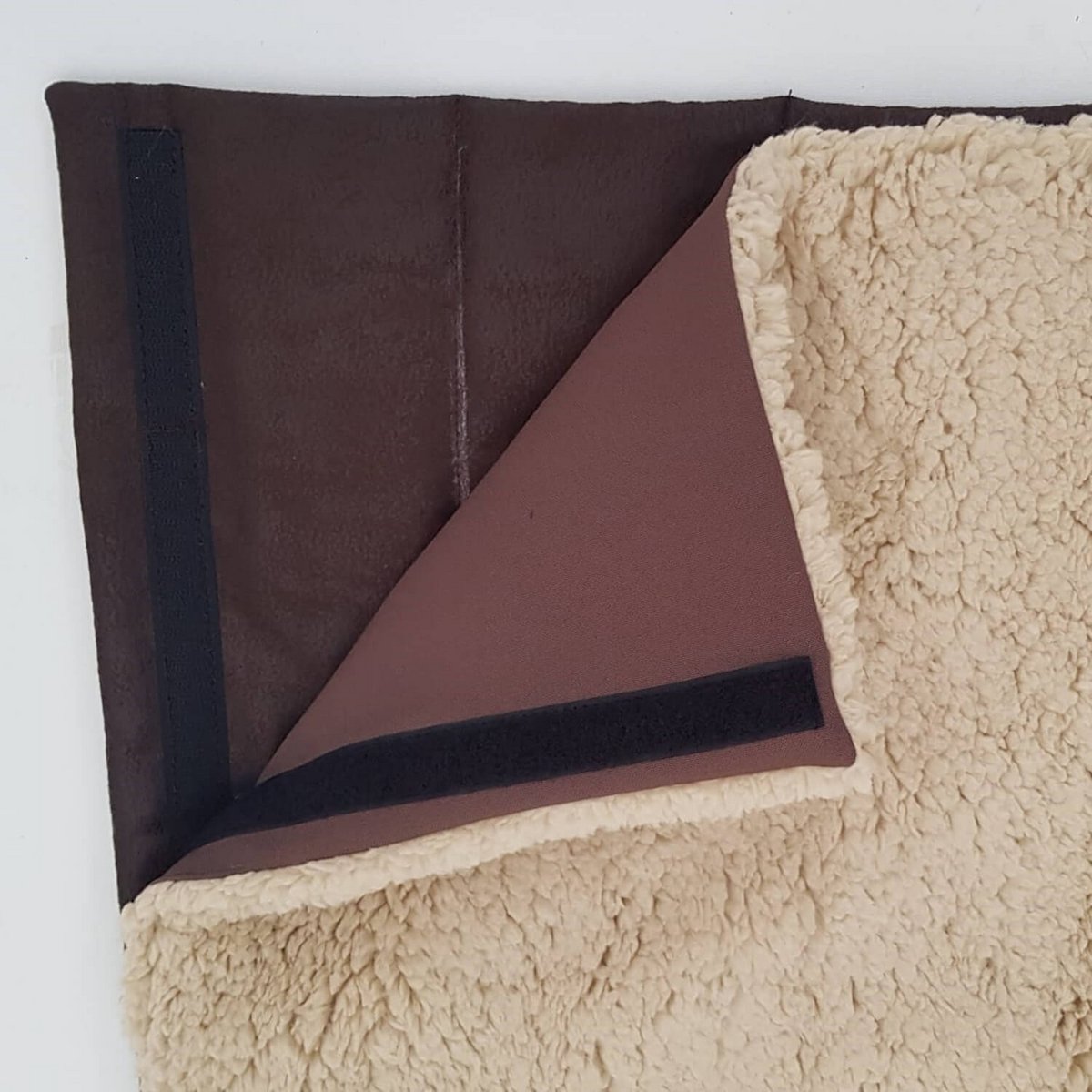 Reisematte Travel Mat Saddle graphit mit Kunstfelldecke Teddy plüsch beige