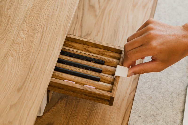 Fin holder