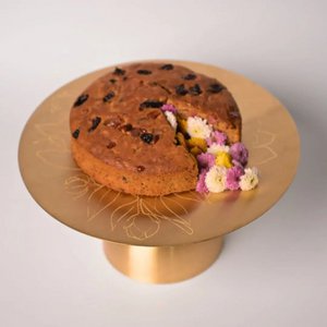 Tortenständer aus reinem Messing – lasergeätztes Pfingstrosen-Blumendesign | Luxuriöser Dessertständer für Hochzeiten, festliche Gastgeber und Heimdekoration