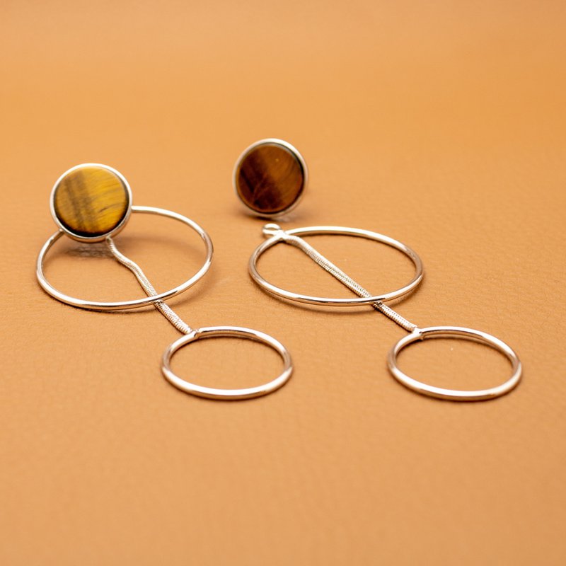 Geometrischer Ohrring mit Rahmen - Tigerauge - Rhodiniert
