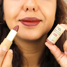 Organic lipstick with castor oil