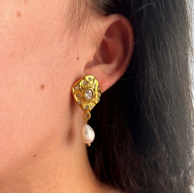 Belle - Pearl Earrings Vintage