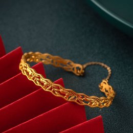 Brazalete con diseño de conejo chino tradicional