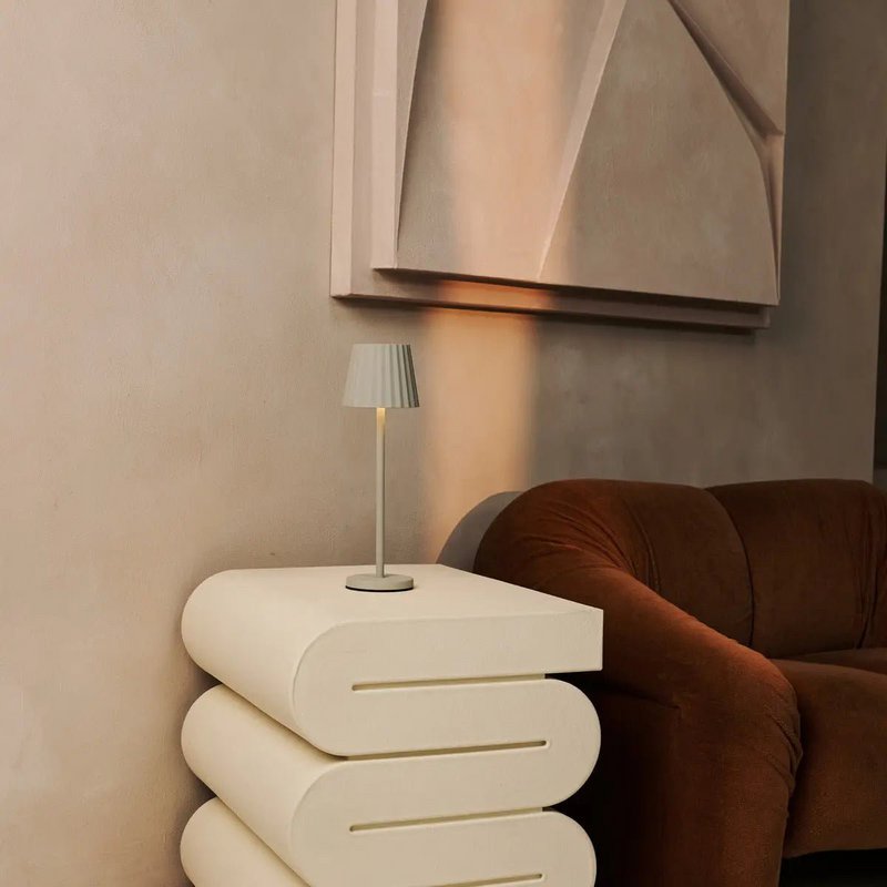 Maya Shadow Grey Ribbed Bordlampe