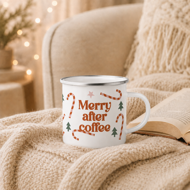 Weihnachtliche Emaille-Tasse. Fröhlich nach dem Kaffee
