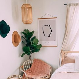 Wall art featuring a minimalist line drawing of Illinois. Available in multiple sizes to fit your space.