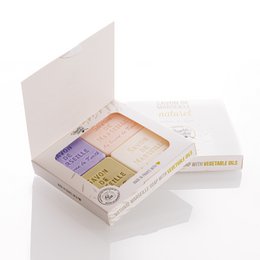 Scatola da 4 saponi di Marsiglia 50g - Con burro di karitè biologico - Profumi di Oliva, Mughetto, Rosa e Lavanda