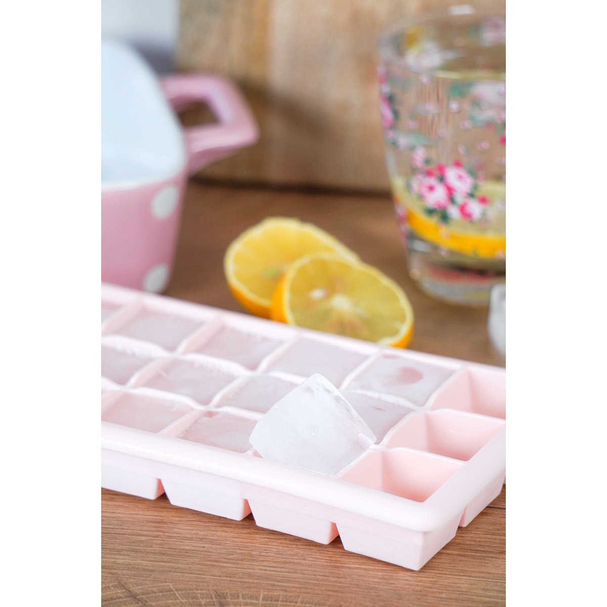 Pastel pink silicone ice cube tray 20x11x3 cm Isabelle Rose